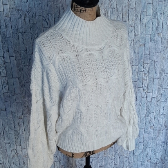 *SOLD**EUC 🎀Gabrielle Union🎀Lush Mock Neck Metallic Sparkle Sweater - Picture 4 of 7